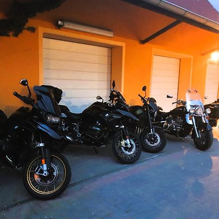 Hotel-Pension Gruene Linde Делич Екстериор снимка