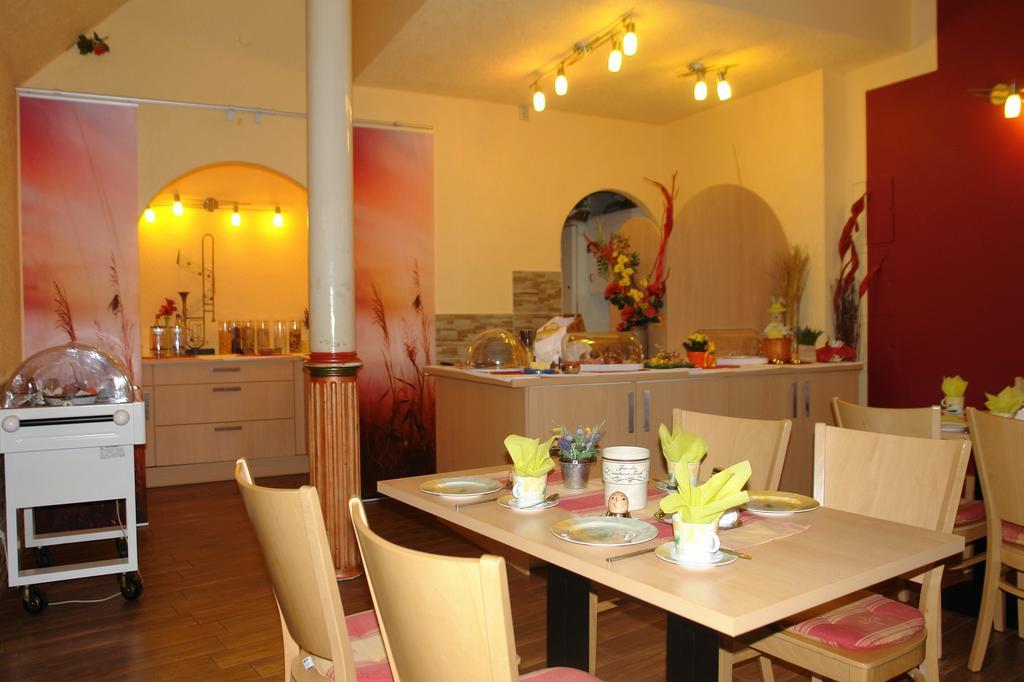 Hotel-Pension Gruene Linde Делич Екстериор снимка